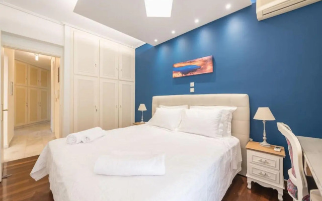 Central 3BR Apartment Next to Panormou Metro!