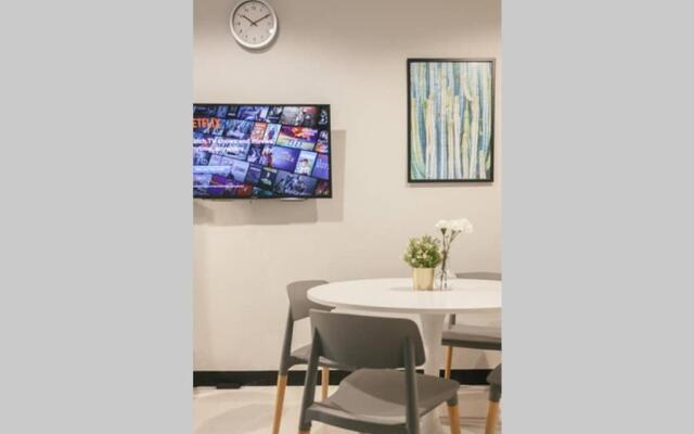 S2 Silom Large room 4-6 guests Full kitchen WIFI