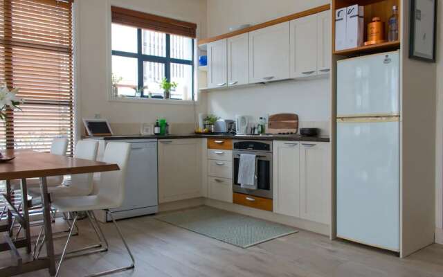 2 Bedroom Penthouse Apartment with Harbour Views