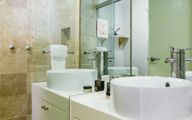 Bright 2BR Condesa Apartment With Balcony