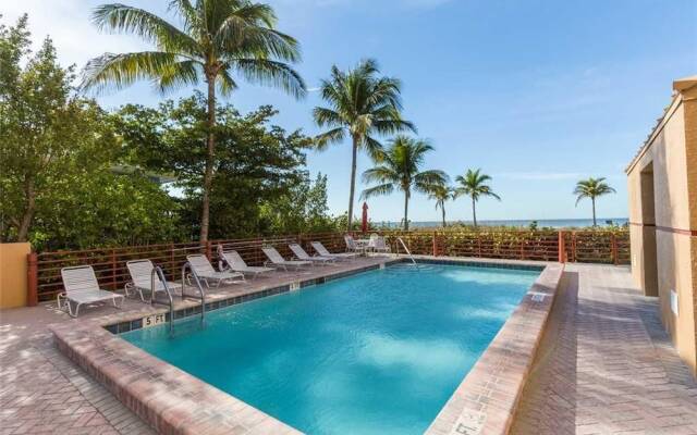 Estero Island Beach Villas 204 - Two Bedroom Condo