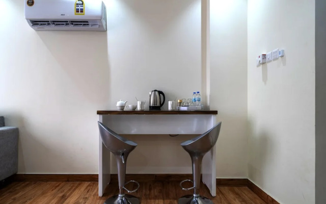 OYO Townhouse 156 Rose Hotel Apartments.