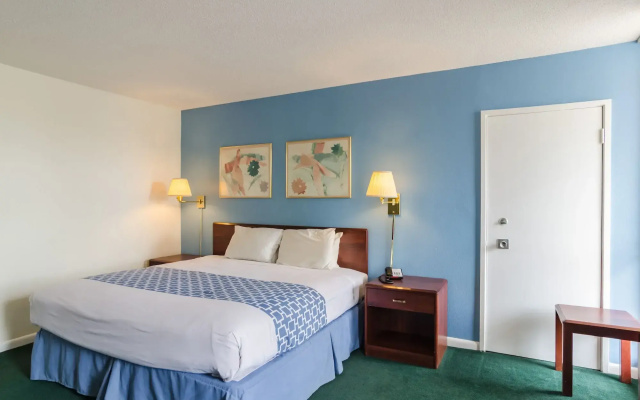 Alamo Inn & Suites