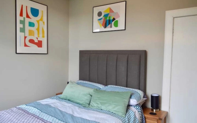 Lovely Traditional 2 Bedroom Flat in Haymarket