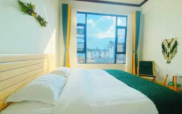 Dali Yimian Mountain View Homestay (Caicun Longqi Wharf Branch)