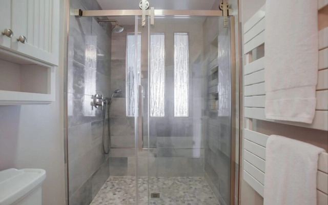 Remodeled Beachfront Condo With Pool and Beach Access Dmst14 by Redawning