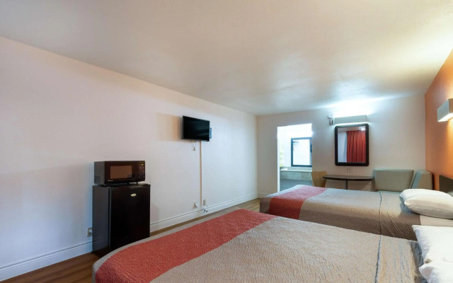 Motel 6 Houston, TX - East