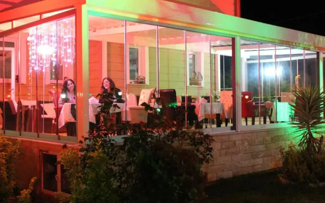 Assortie La Villa Hotel