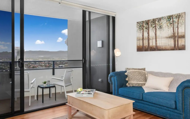 Surfers Paradise 1-bed With Stunning Views & Pool – Guest Rooms – Gold Coast