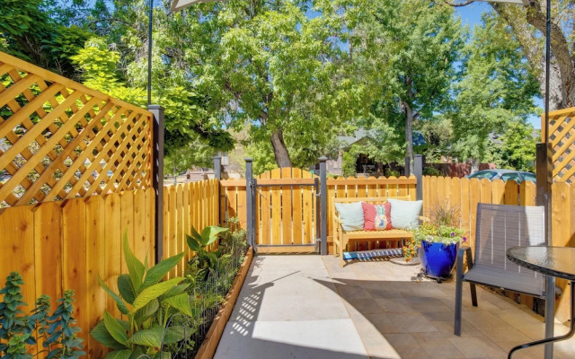 1 Mi to Riverwalk: Downtown Reno Studio w/ Patio!
