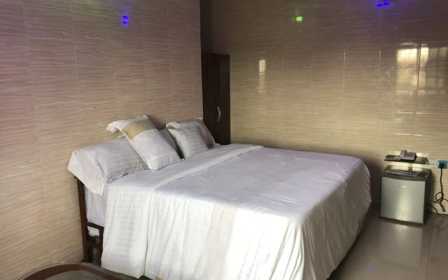 5 Point Hotel and Event Centre