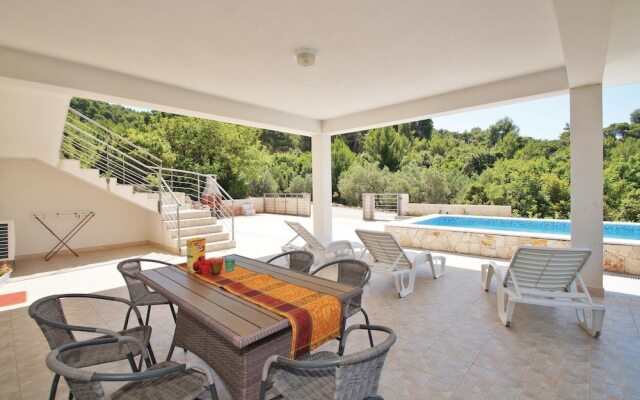Beautiful Home in Grscica With Wifi and 2 Bedrooms
