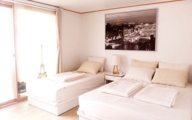 Hongdae One House Quad Room