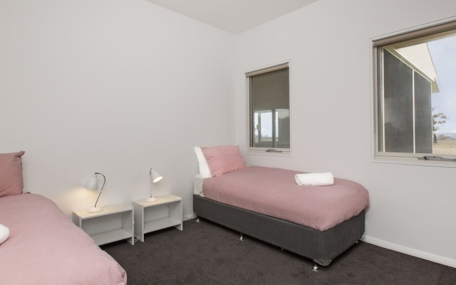 Manna Tree Farm -modern home with majestic views in stunning countrysi – Guest Rooms – Jindabyne