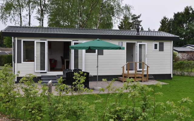 Comfy chalet with a fireplace, near Baarle-Nassau