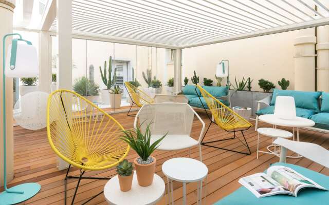 The Deck Hotel by HappyCulture