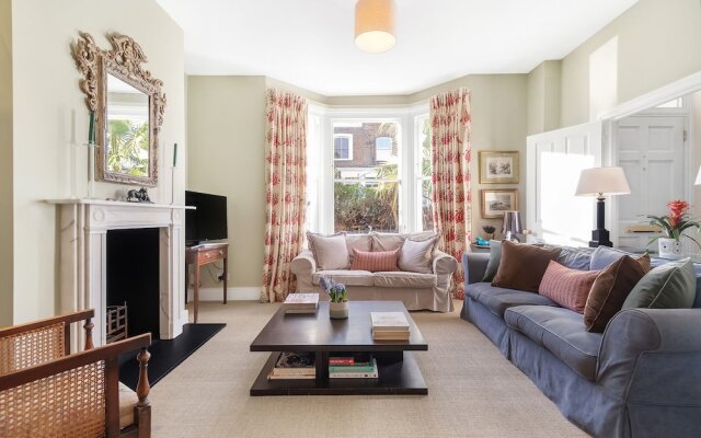 Green Retreat On Askew Crescent