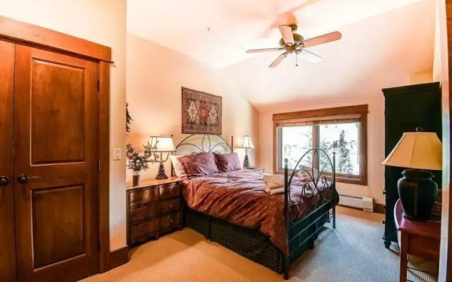 Premier 4 Bedroom Ski in, Ski out Lone Eagle Condo With the Best Access to Skiing in Keystone