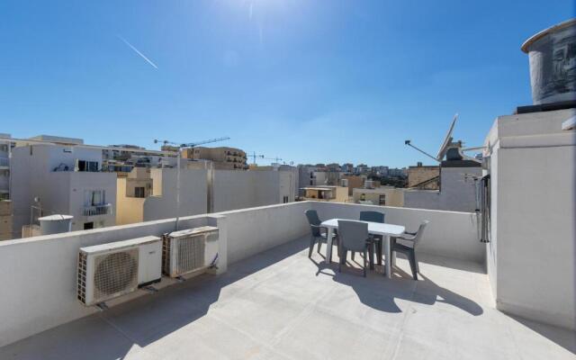 70/2- Spacious & Charming 3 Bedroom Apt In Sliema