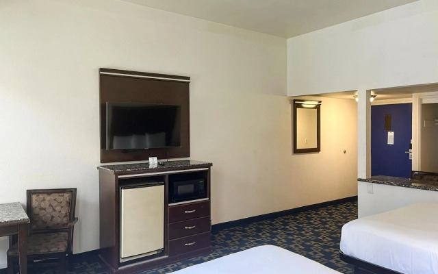 Motel 6 Oceanside, CA Marina / Camp Pendleton