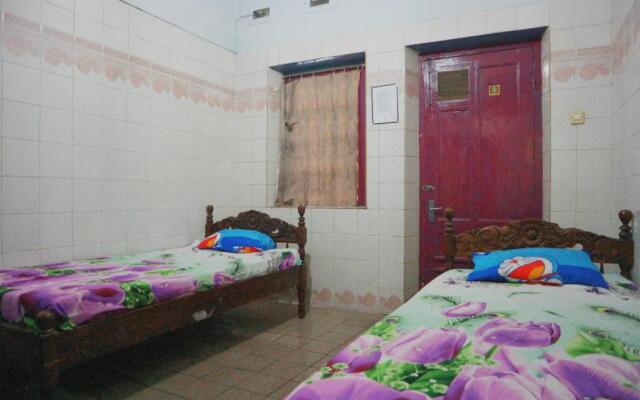 OYO Life 1972 Aman Family Inn Syariah