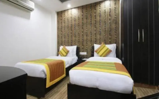 OYO 1908 Hotel Universe Inn