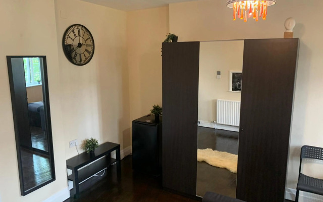 Beddington Park Lodge West