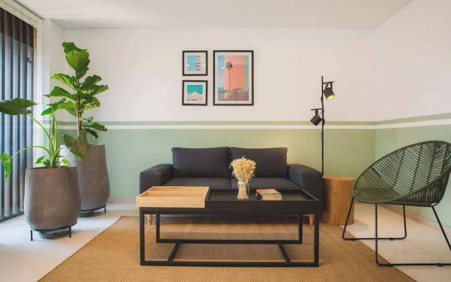 Cool 3 BR W/ Balcony in Laureles Medellín