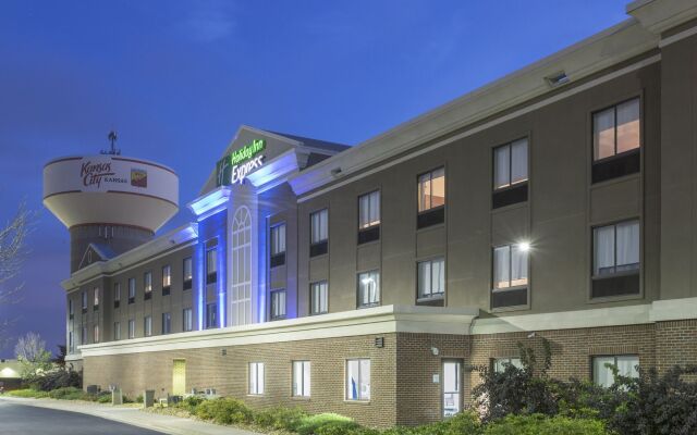 Holiday Inn Express Kansas City - at the Legends