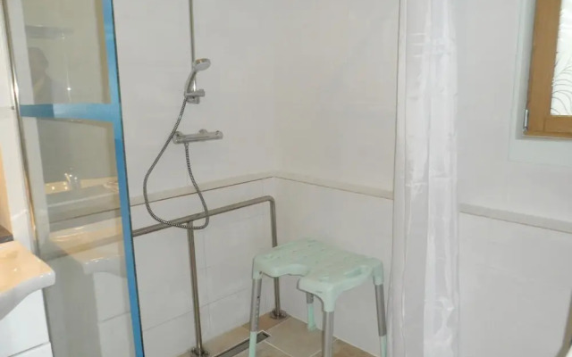 House With 4 Bedrooms in Plogastel-saint-germain, With Enclosed Garden