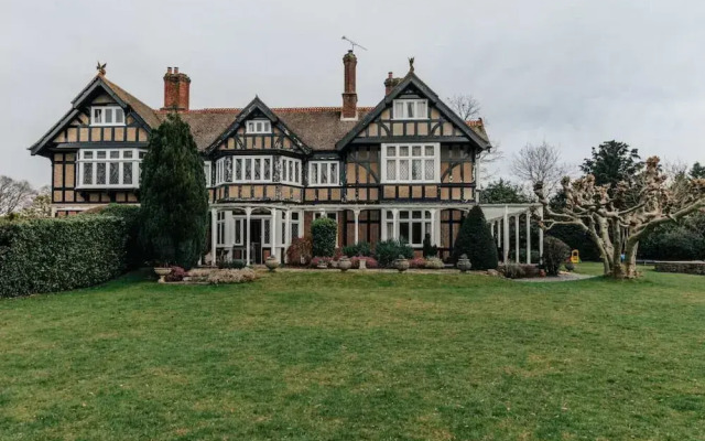 Waterfront Retreat in Hambleden