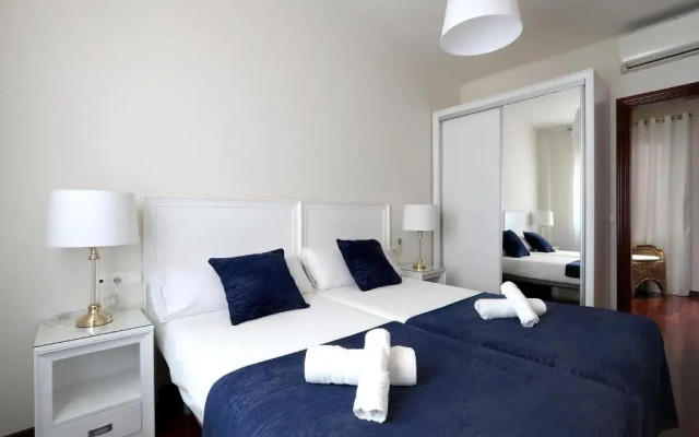 Classbedroom Fira Business Apartment