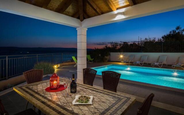 Beachfront Apartments Lara