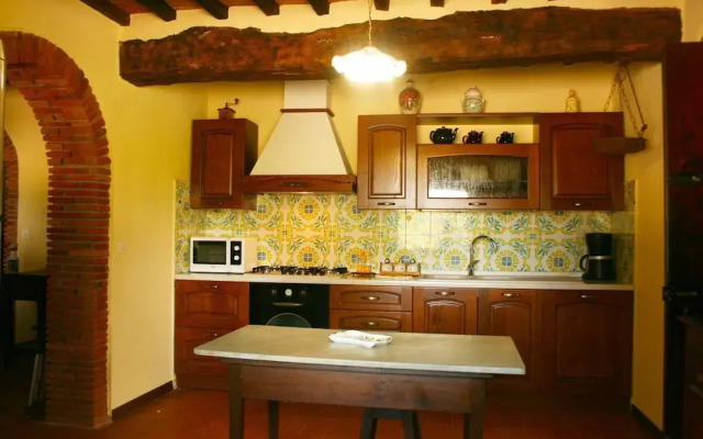 Stunning private villa for 6 guests with private pool, TV, pets allowed and parking