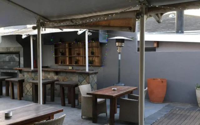 Arkenstone Frys Guesthouse And Restaurant