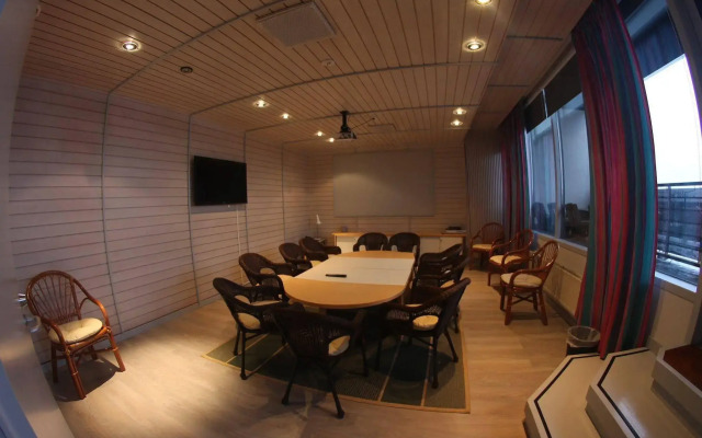 Skyline Airport Hotel