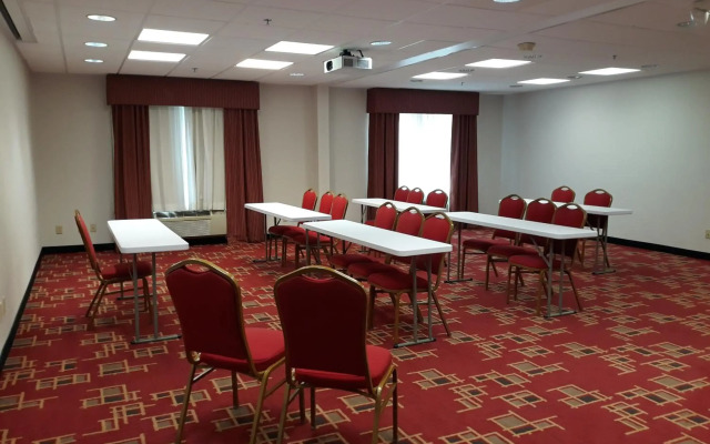Country Inn & Suites by Radisson, DFW Airport South, TX