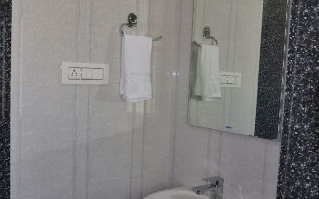 Hotel Aman Palace Kasol