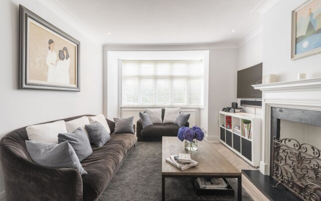 Fashionable Family home in Southfields