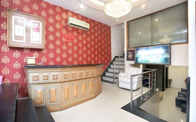OYO 15667 Hotel Anand