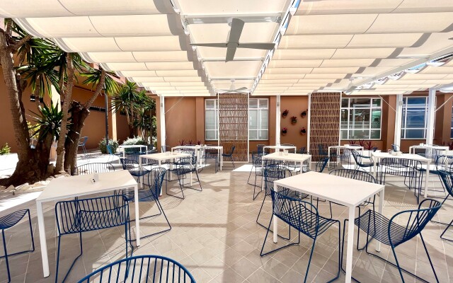 Los Amigos Beach Club Hotel