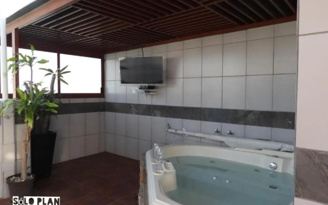 Bonita Casa en Condominio con Alberca y Acceso al Lago