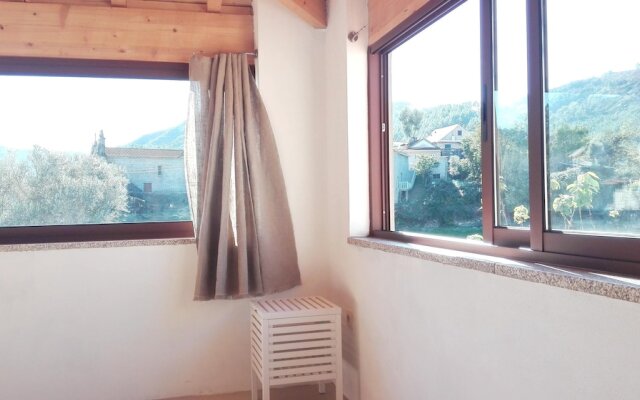 House with 2 Bedrooms in Cabril , with Wifi