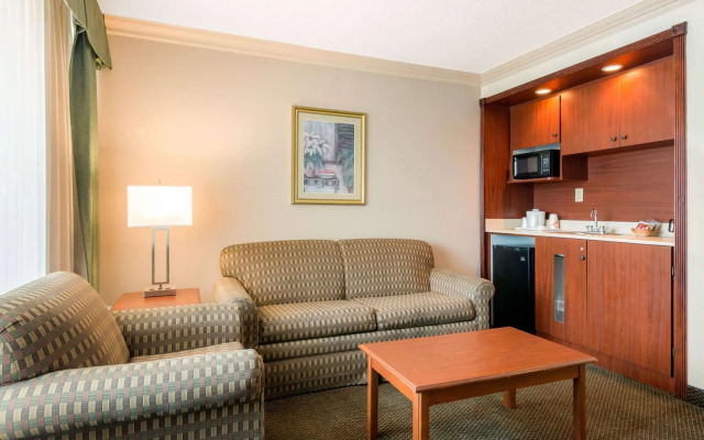 Quality Inn & Suites Tarpon Springs South