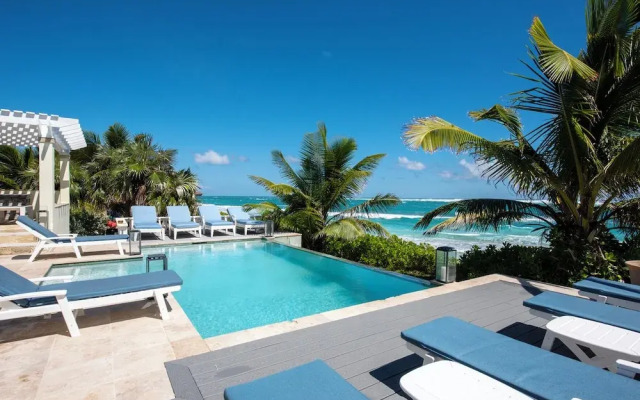 Caribbean Dream: Luxurious Villa With Private Beach Access