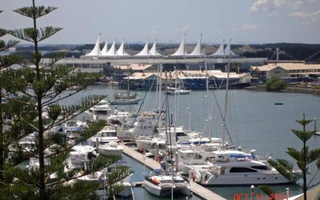 Main Beach Waterfront Apartment