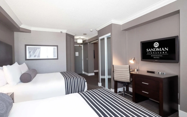 Sandman Signature Mississauga Hotel