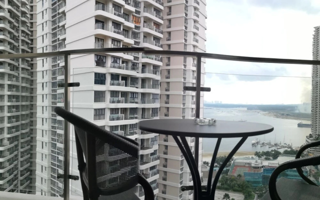 Sea View Homestay @ Country Garden Danga Bay