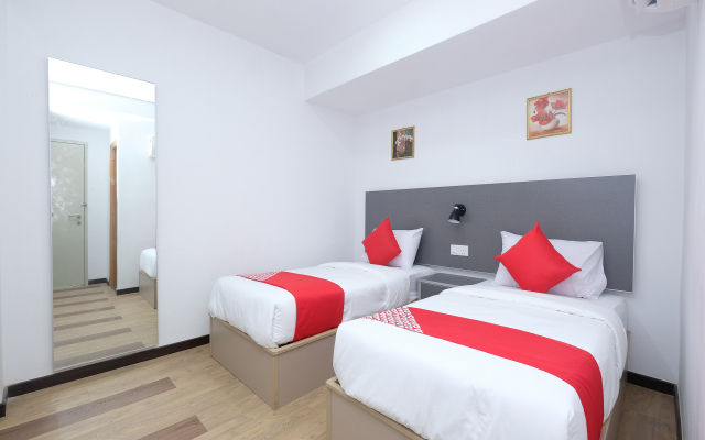 OYO 44043 First Garden Hotel