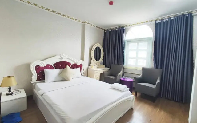 Crowne Meow Bui Vien Hotel 2